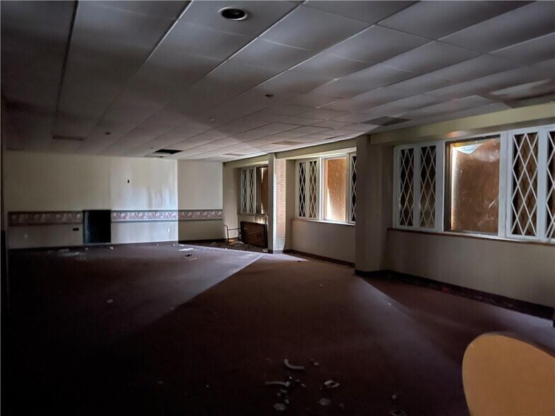 249 Lincoln Hwy, North Versailles, PA à vendre - Photo de l’immeuble – Image 3 sur 6
