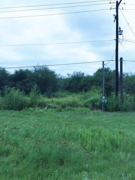 12156 US Highway 87 S, Adkins, TX à vendre - Photo principale – Image 1 sur 11