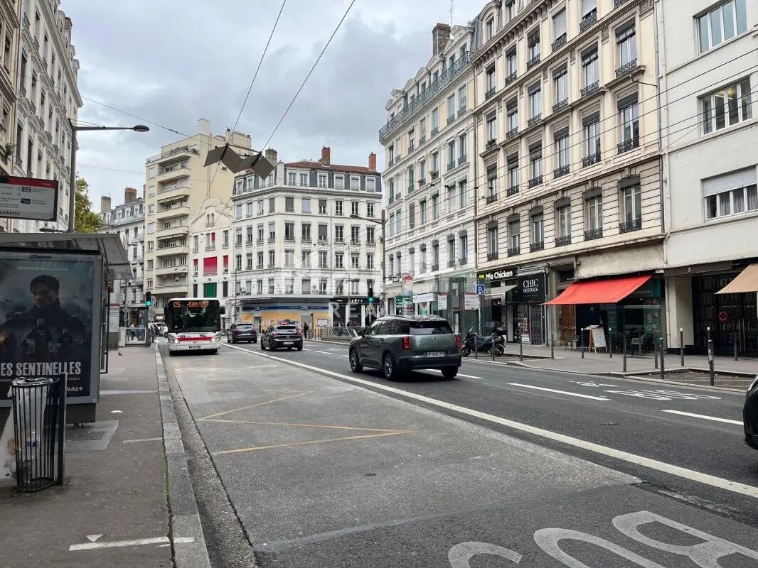 Local commercial dans Lyon à louer Photo de l’immeuble– Image 1 sur 5