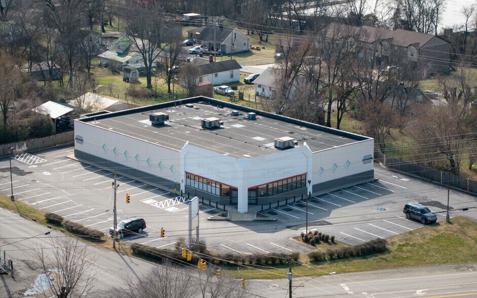210 E McMurry Blvd, Hartsville, TN à vendre - Photo de l’immeuble – Image 1 sur 29