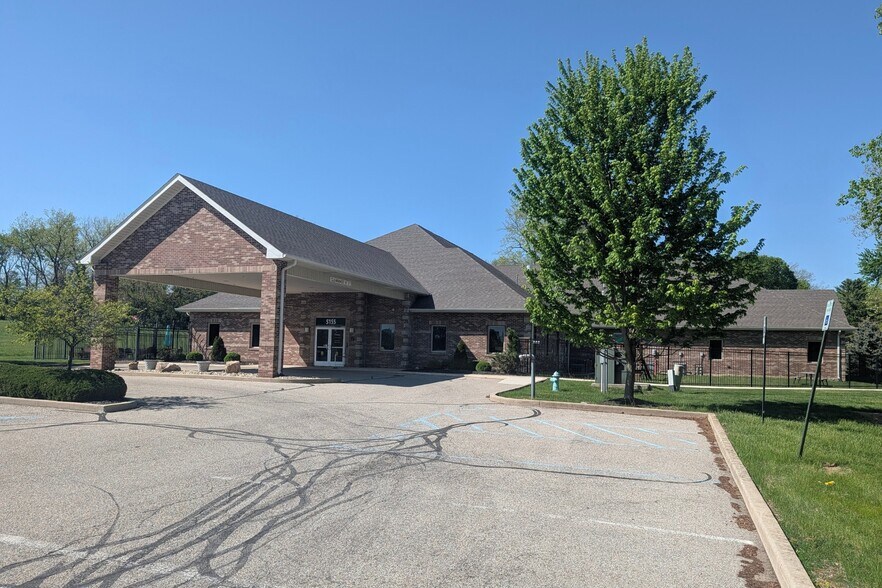 5155 Pennwood Dr, Indianapolis, IN à vendre - Photo principale – Image 1 sur 23
