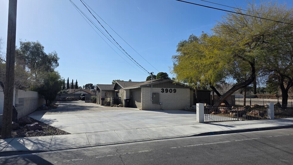 3909 Vegas Dr, Las Vegas, NV à vendre - Photo de l’immeuble – Image 2 sur 39