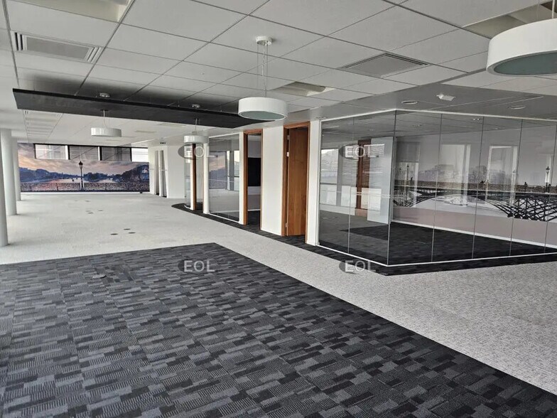 Bureau dans Ivry-sur-Seine à louer - Photo de l’immeuble – Image 2 sur 32