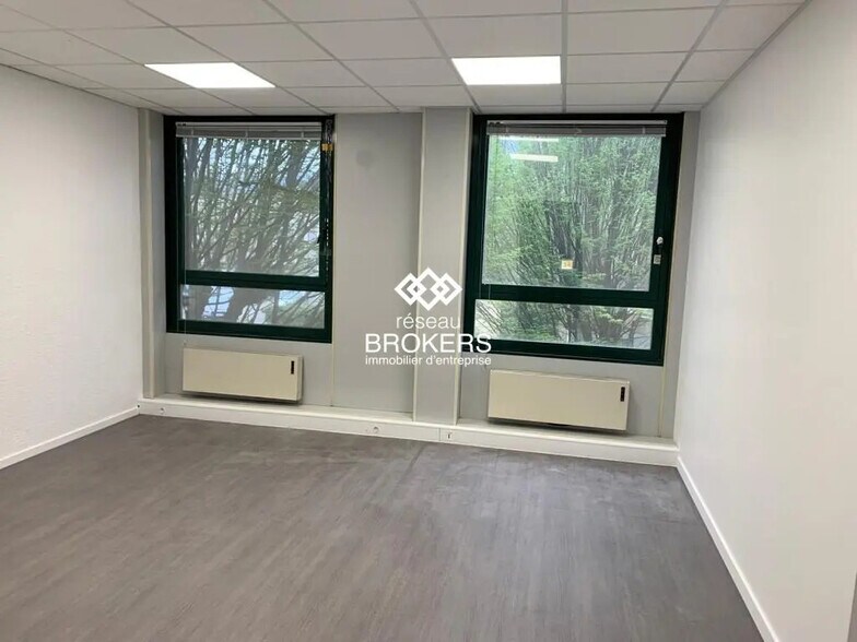 Bureau dans Grenoble à louer - Photo de l’immeuble – Image 2 sur 5