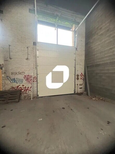 Local d’activités dans Wingles à louer - Photo de l’immeuble – Image 2 sur 13