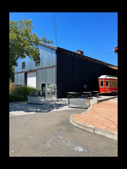 53-61 Front St, Healdsburg, CA à louer - Photo de l’immeuble – Image 2 sur 11