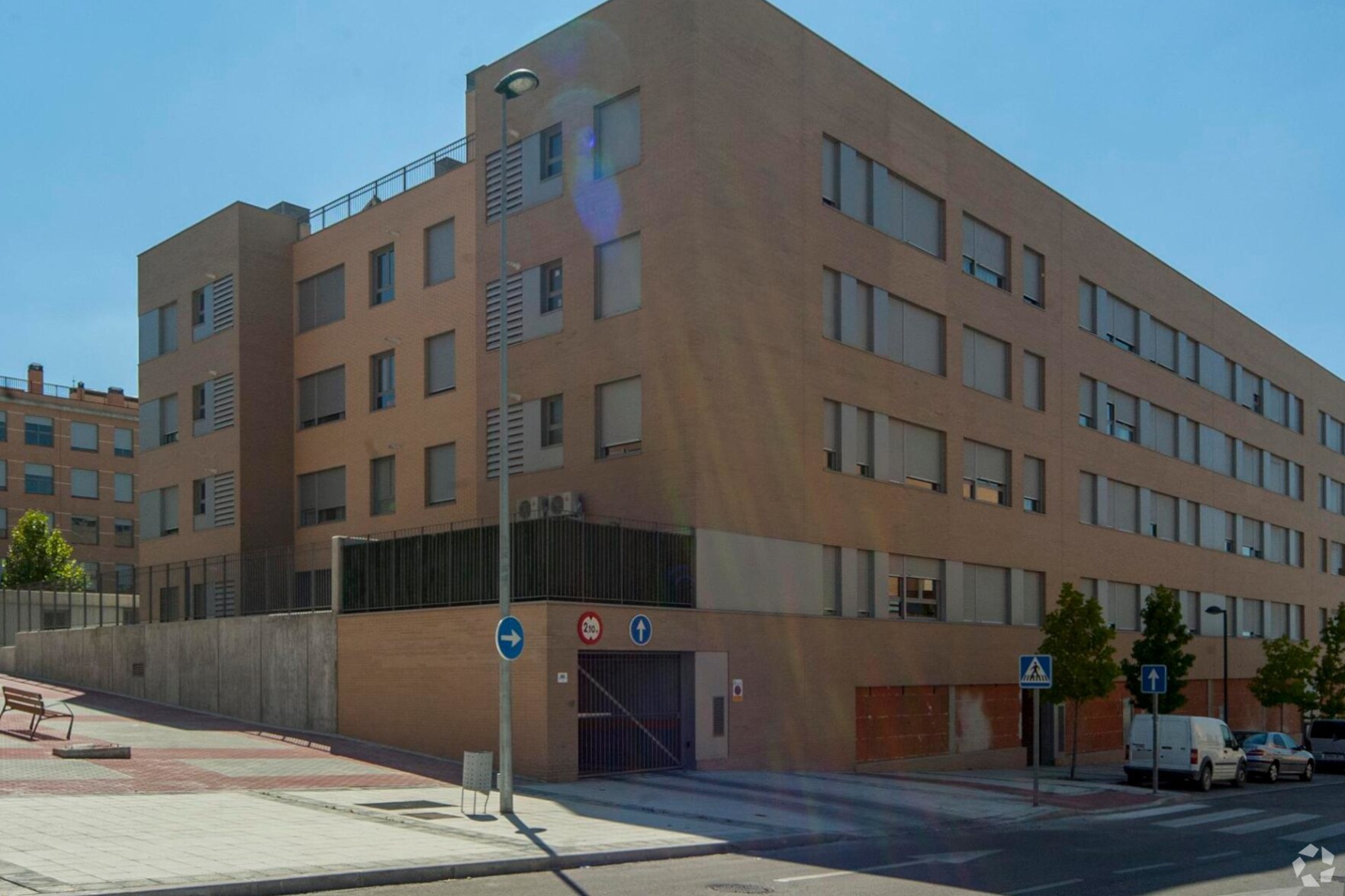 Immeuble residentiel dans Arganda del Rey, Madrid à vendre Photo principale– Image 1 sur 4
