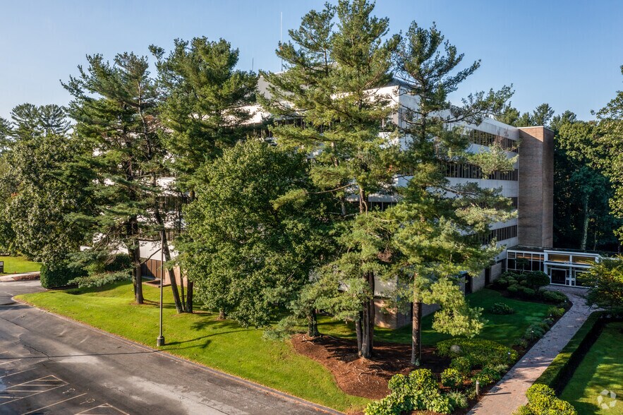 300 Concord Rd, Billerica, MA à vendre - Photo de l’immeuble – Image 2 sur 16