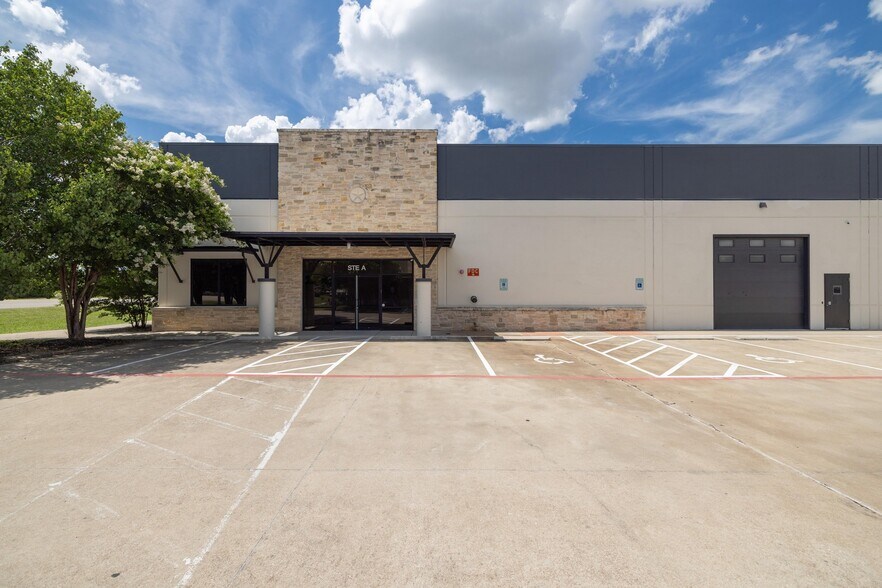 190 N Bagdad Rd, Leander, TX à louer - Photo de l’immeuble – Image 1 sur 39