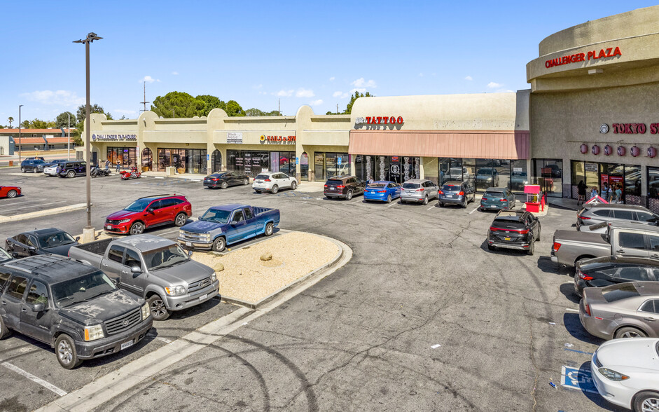 1000-1044 E Avenue K, Lancaster, CA à louer - Photo de l’immeuble – Image 1 sur 18