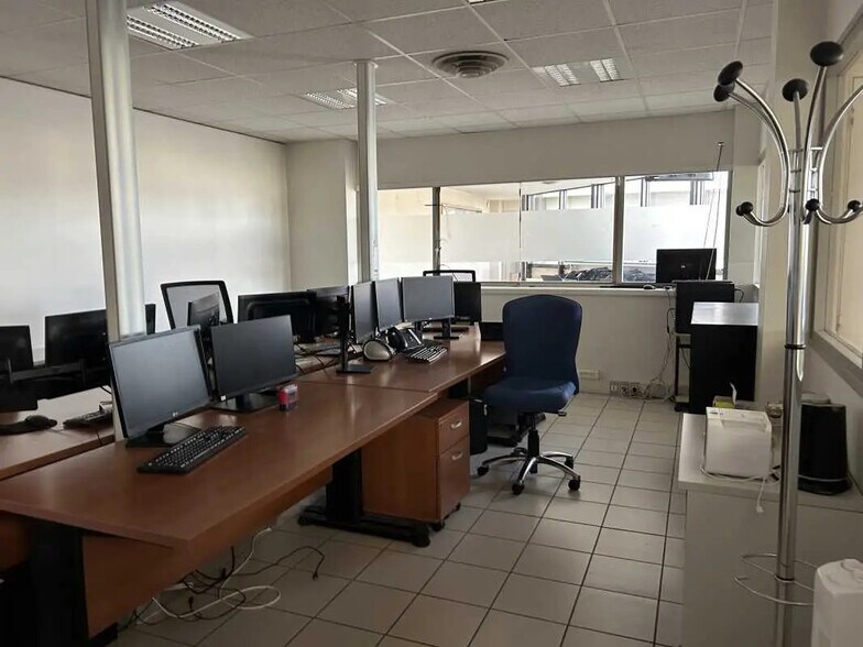 Local d’activités dans Vallet à louer - Photo de l’immeuble – Image 2 sur 8