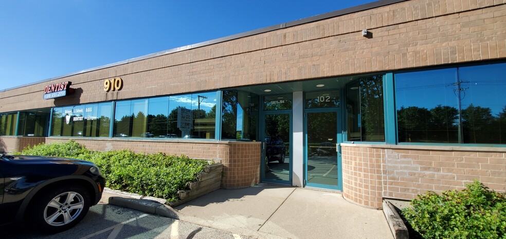 910 W Lake St, Roselle, IL à louer - Photo de l’immeuble – Image 2 sur 6