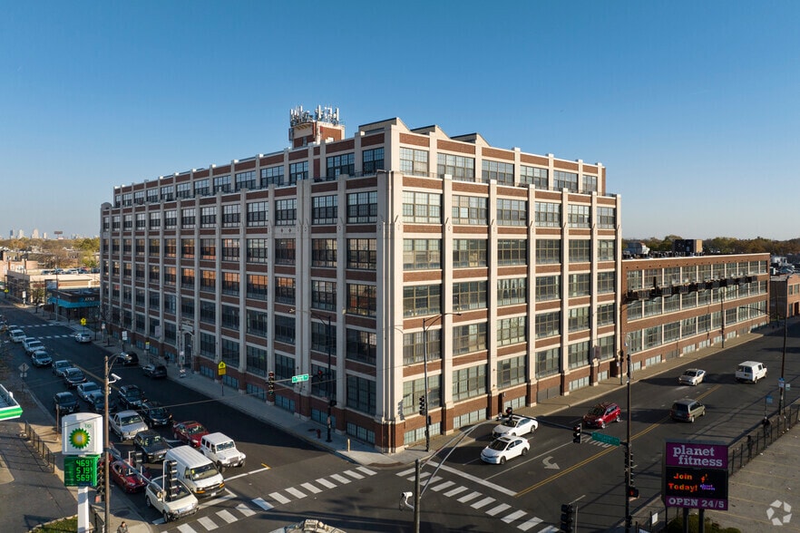 3963 W Belmont Ave, Chicago, IL à vendre - Photo principale – Image 1 sur 17