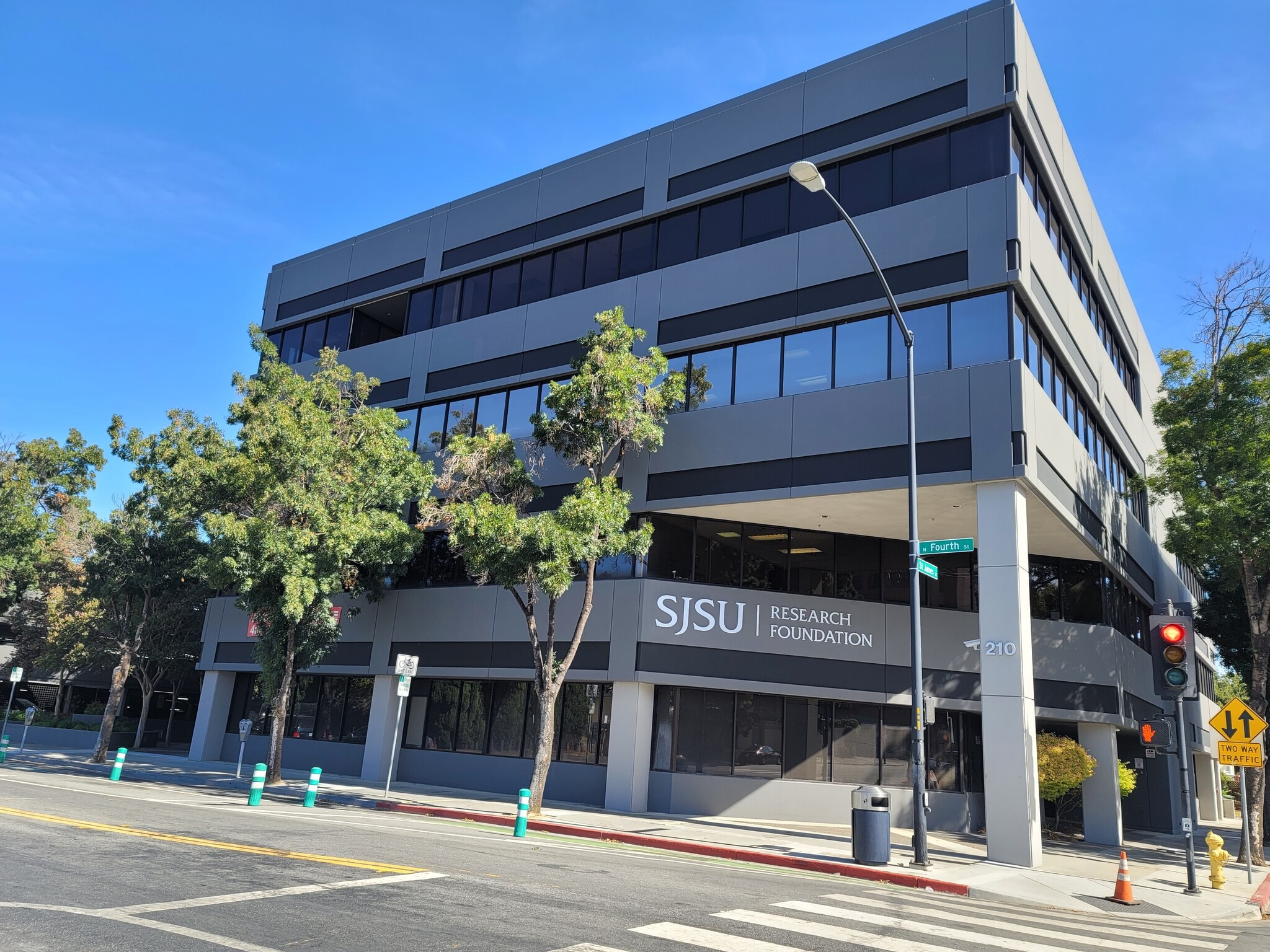210 N 4th St, San Jose, CA à louer Photo de l’immeuble– Image 1 sur 4