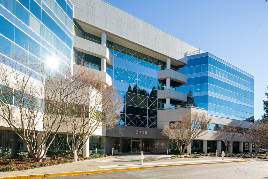 2450 Venture Oaks Way, Sacramento, CA à louer - Photo de l’immeuble – Image 1 sur 9