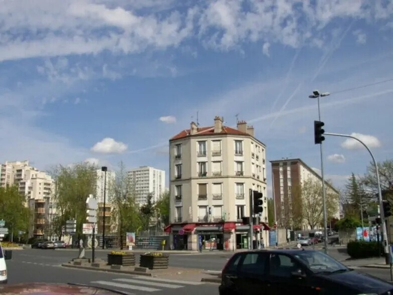 Local d’activités dans Aubervilliers à louer - Photo de l’immeuble – Image 2 sur 4