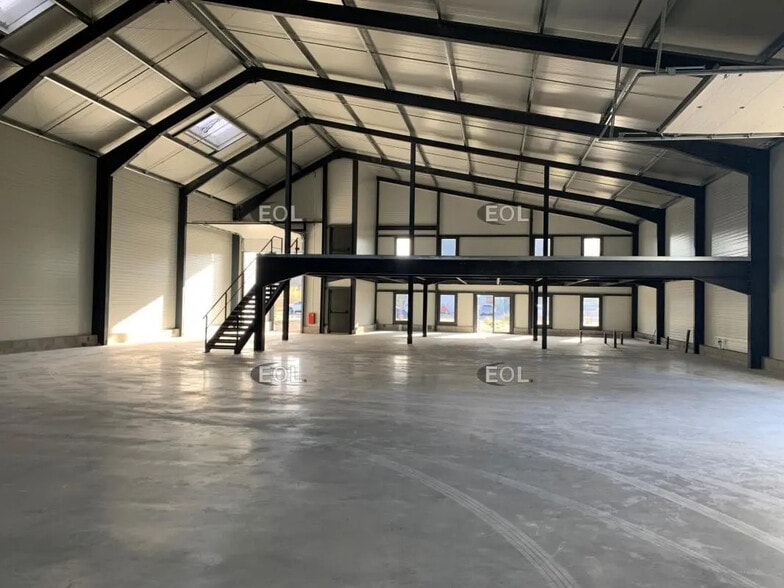 Local d'activités dans Bollène à vendre - Photo de l’immeuble – Image 2 sur 9