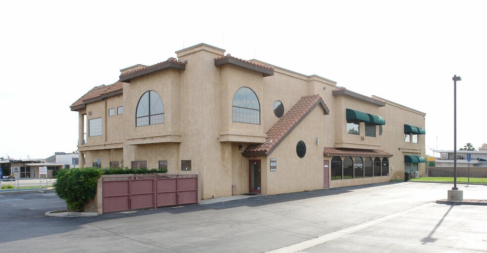 950 E palmdale Blvd, Palmdale, CA à louer - Photo de l’immeuble – Image 3 sur 18