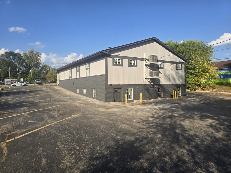 1095 W Huron St, Waterford, MI à vendre - Photo principale – Image 1 sur 52