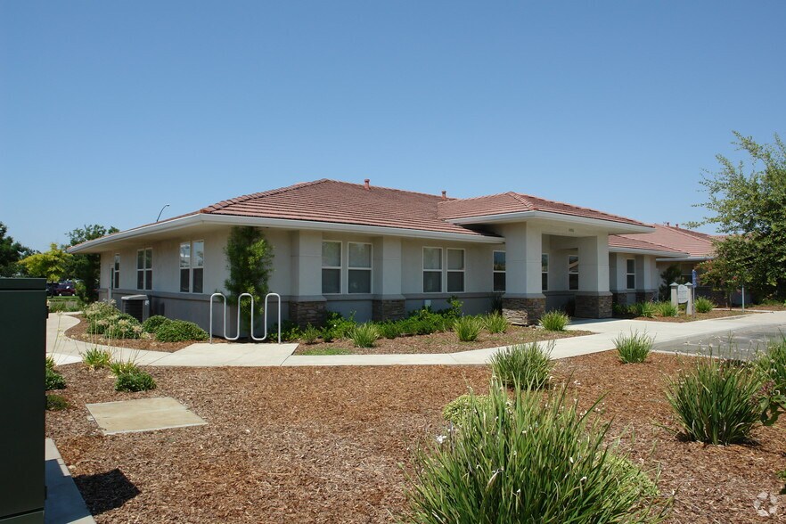 2056 Talbert Dr, Chico, CA à louer - Photo principale – Image 1 sur 3