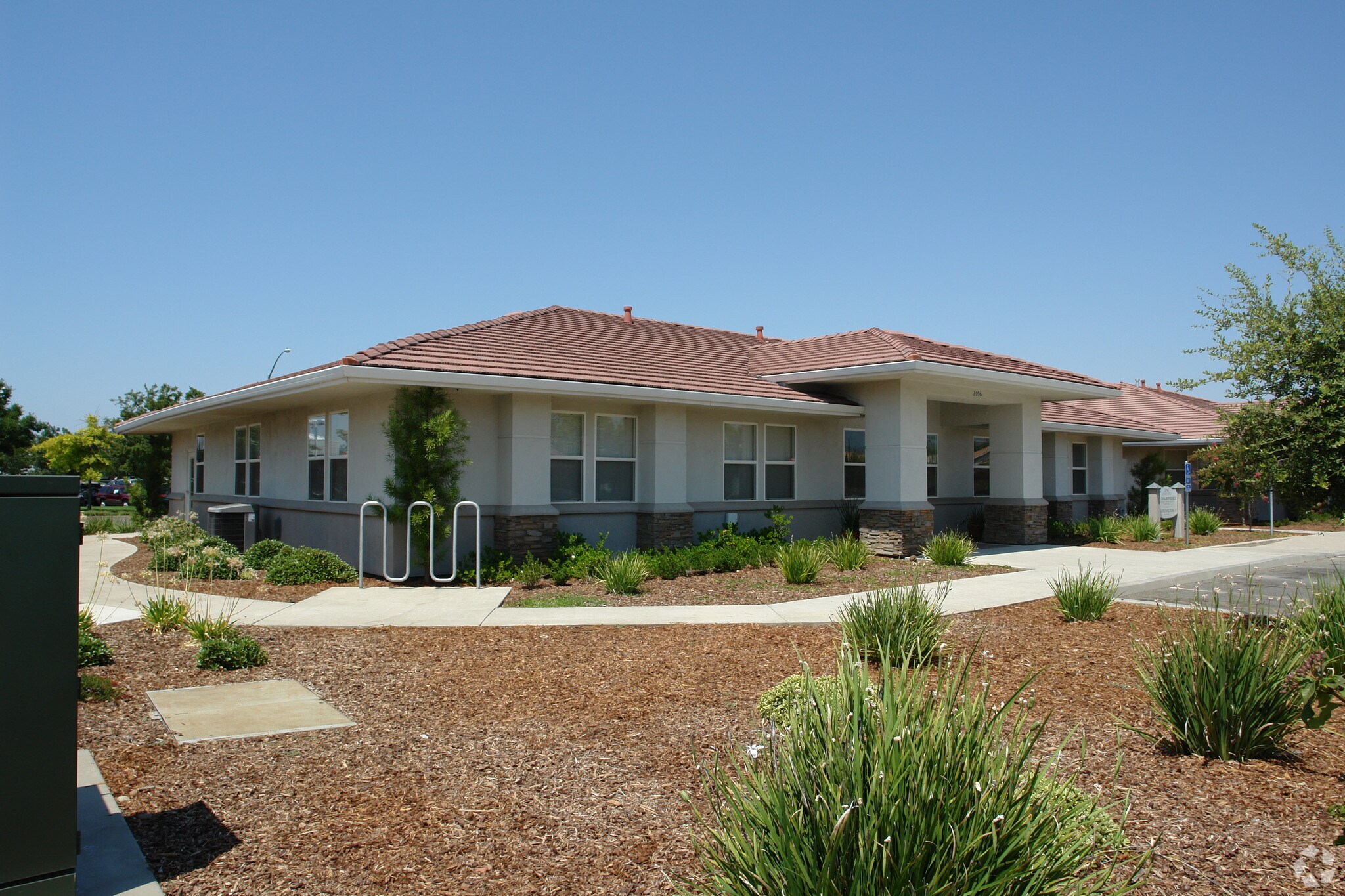 2056 Talbert Dr, Chico, CA à louer Photo principale– Image 1 sur 4