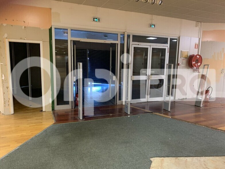 Local commercial dans Vendenheim à louer - Hall d’entrée – Image 2 sur 3