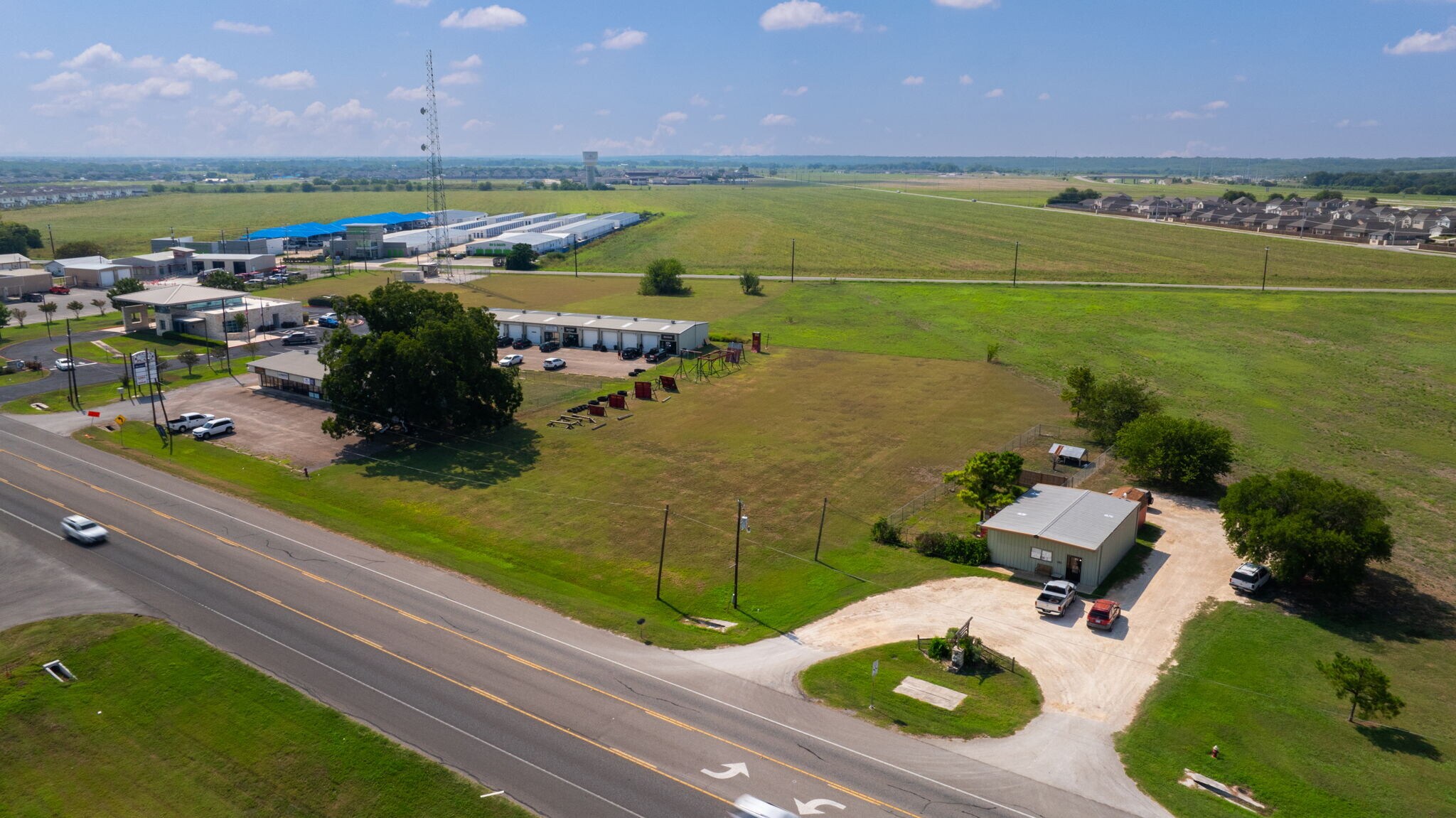 2000 W San Antonio St, Lockhart, TX à vendre Photo de l’immeuble– Image 1 sur 23