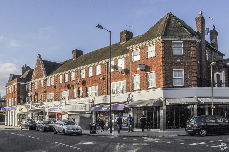 3 The Promenade, Edgware à louer - Photo de l’immeuble – Image 1 sur 8
