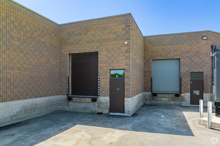 6305 Northam Dr, Mississauga, ON à louer - Photo de l’immeuble – Image 3 sur 5