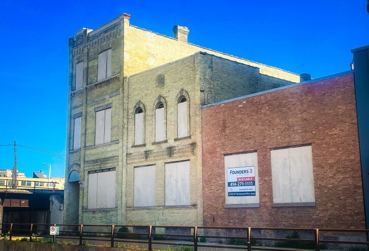 117-121 W Pittsburgh Ave, Milwaukee, WI à vendre Photo principale– Image 1 sur 7