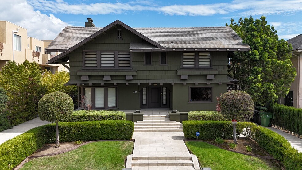 658 S Bronson Ave, Los Angeles, CA à louer - Photo de l’immeuble – Image 1 sur 22