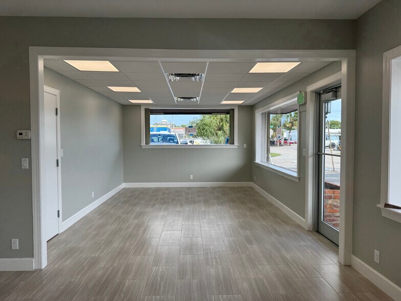 144 Jupiter St, Jupiter, FL à louer - Photo de l’immeuble – Image 1 sur 8