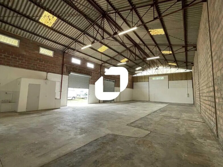 Bureau dans Saint-Médard-en-Jalles à louer - Photo de l’immeuble – Image 2 sur 10