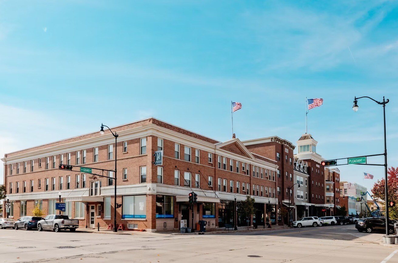 444 E Grand Ave, Beloit, WI à louer Photo de l’immeuble– Image 1 sur 8