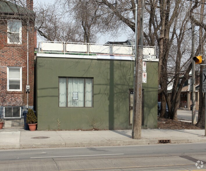 1558 Queen St E, Toronto, ON à louer - Photo de l’immeuble – Image 2 sur 2