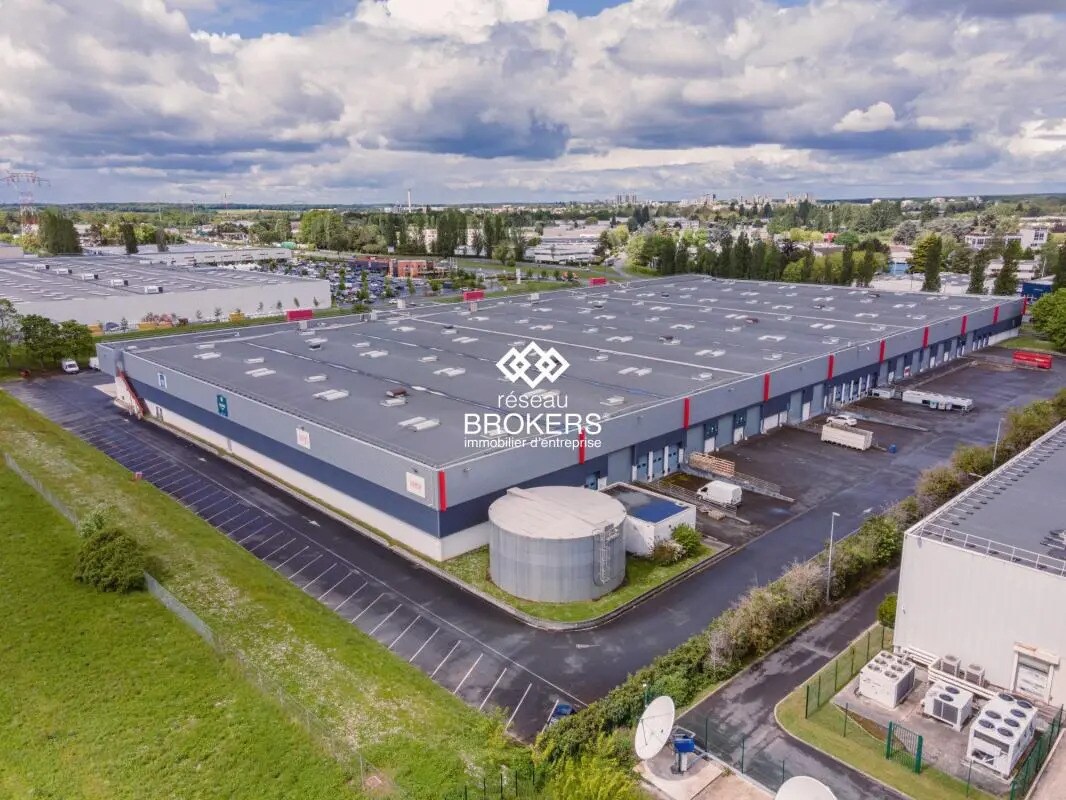 Industriel/Logistique dans Les Ulis à louer Photo de l’immeuble– Image 1 sur 17