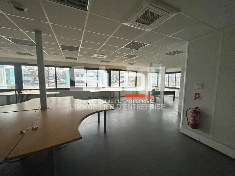 Bureau dans Genay à louer - Photo de l’immeuble – Image 3 sur 12