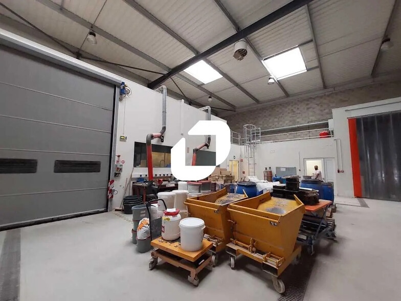 Bureau dans Magny-les-Hameaux à louer - Photo intérieure – Image 2 sur 7