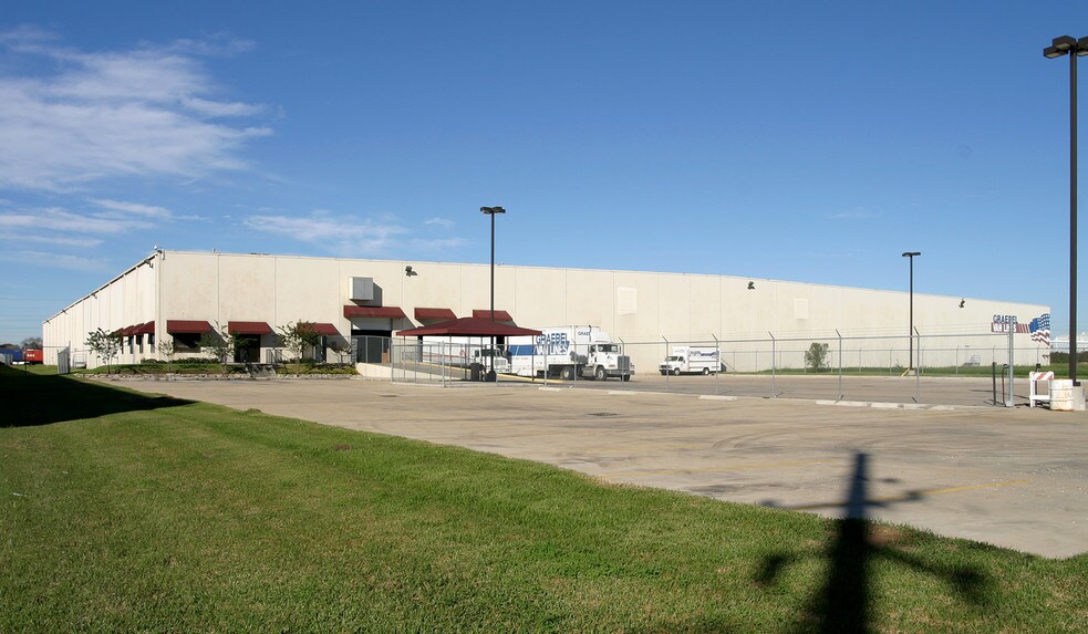 5661 Brittmoore Rd, Houston, TX à louer - Photo de l’immeuble – Image 2 sur 11