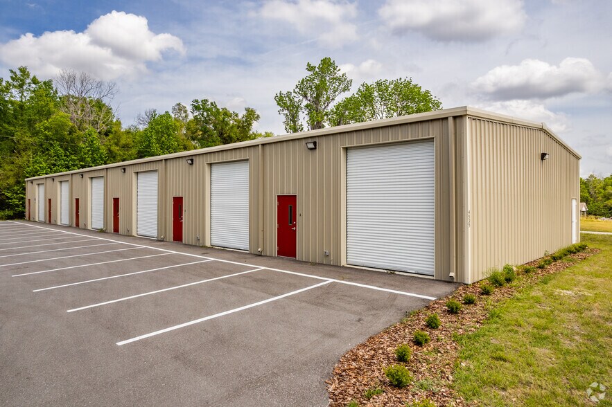 4535 SE 100th Pl, Belleview, FL à louer - Photo principale – Image 1 sur 11