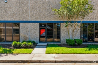 18207 Chisholm Trl, Houston, TX à louer Photo de l’immeuble– Image 2 sur 13