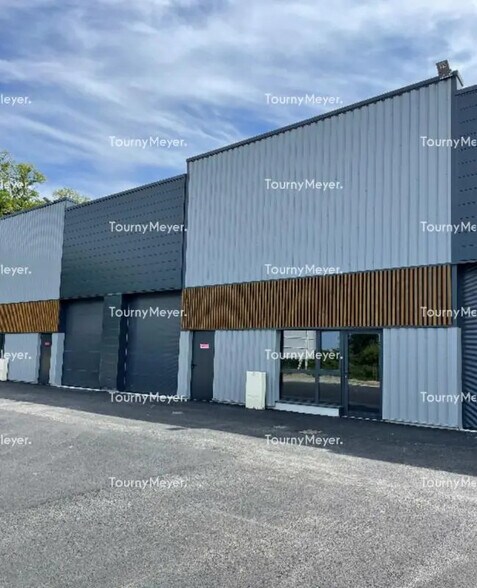 Local d’activités dans Vitré à louer - Photo de l’immeuble – Image 2 sur 5