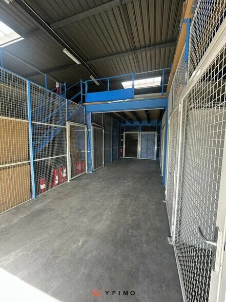 Local d’activités dans SAINT-OUEN-L'AUMONE à louer - Photo de l’immeuble – Image 2 sur 3