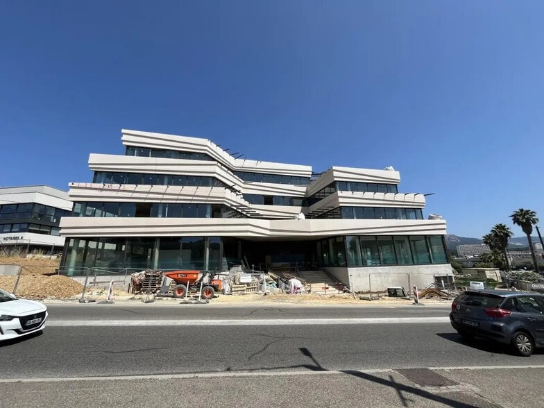 285 Avenue Marcel Paul (Rd 63), La Seyne-sur-Mer à louer - Photo de l’immeuble – Image 1 sur 13