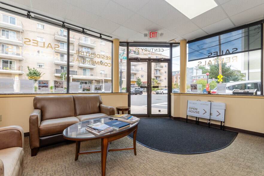 136 Tremont St, Brighton, MA à vendre - Photo intérieure – Image 2 sur 16
