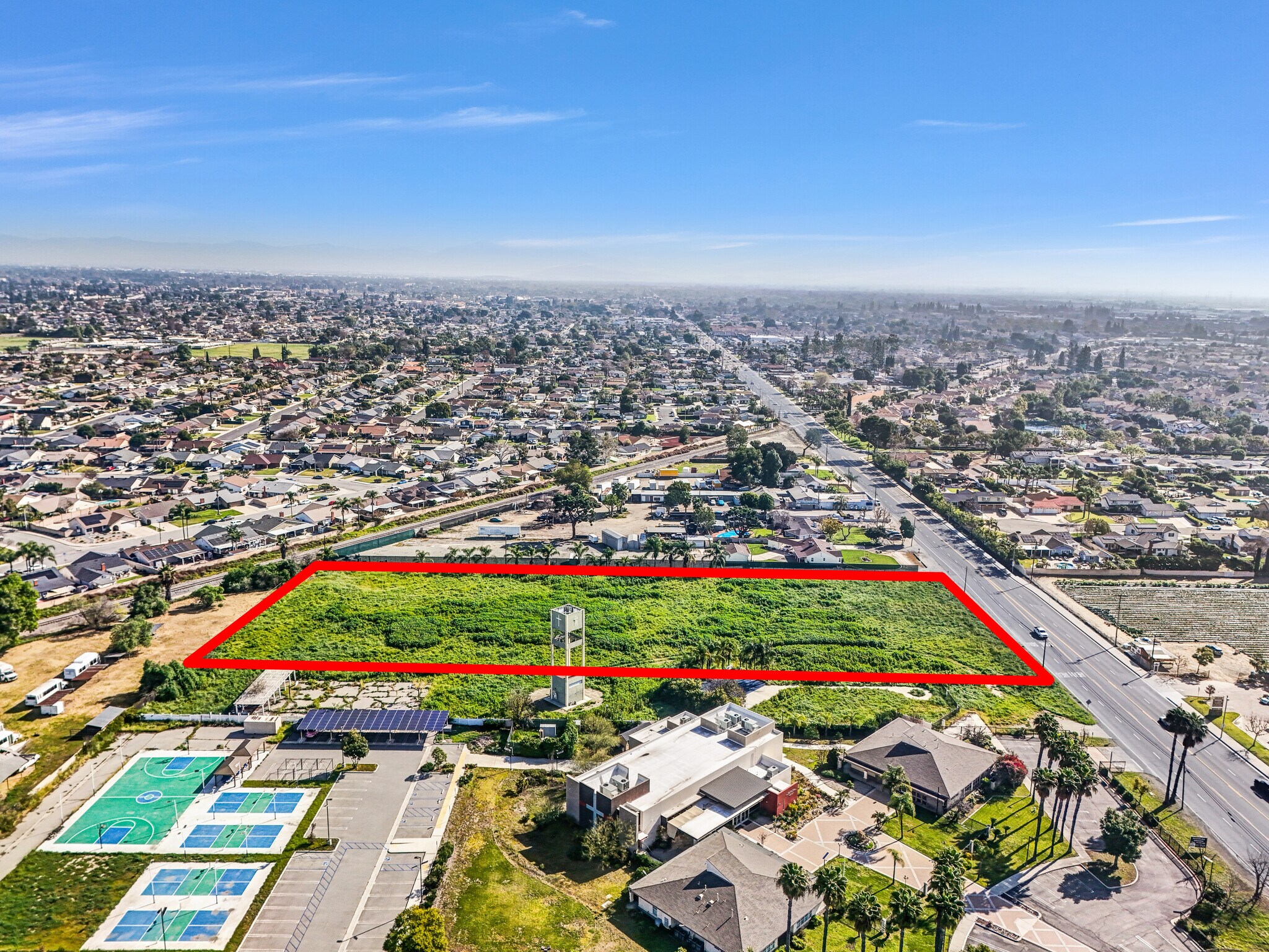 4186 Riverside Dr, Chino, CA à vendre Aérien– Image 1 sur 14