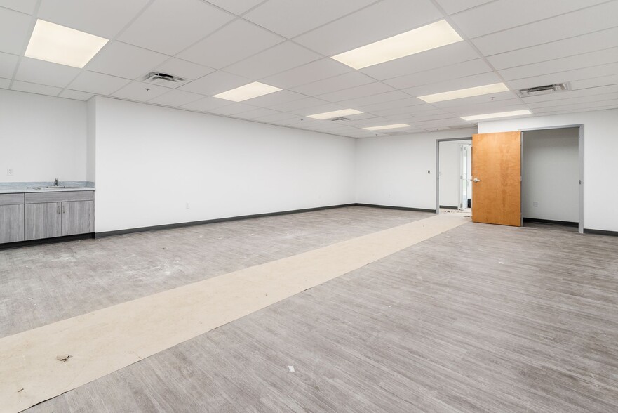 6611 Broughton Ave, Columbus, OH à louer - Photo intérieure – Image 3 sur 7