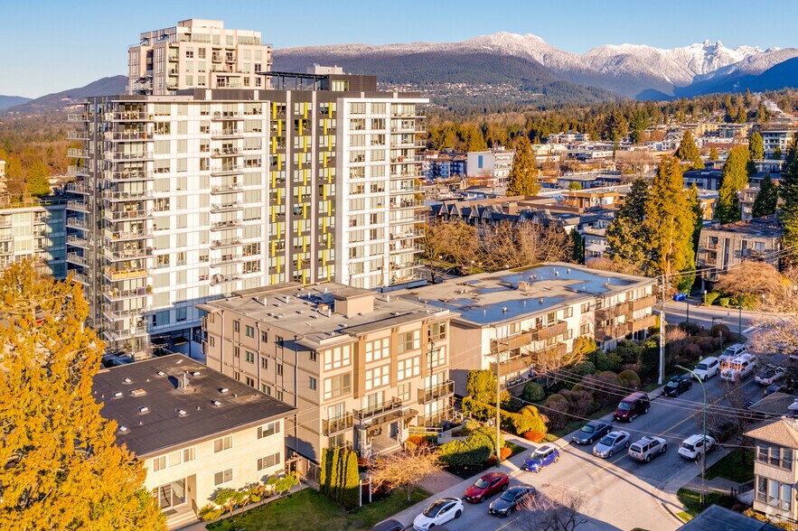 1629 Saint Georges Ave, North Vancouver, BC à vendre - Photo de l’immeuble – Image 2 sur 17