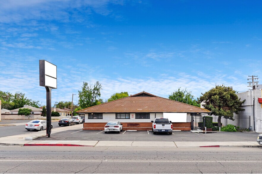 2632-2640 N Blackstone Ave, Fresno, CA à louer - Photo de l’immeuble – Image 3 sur 17