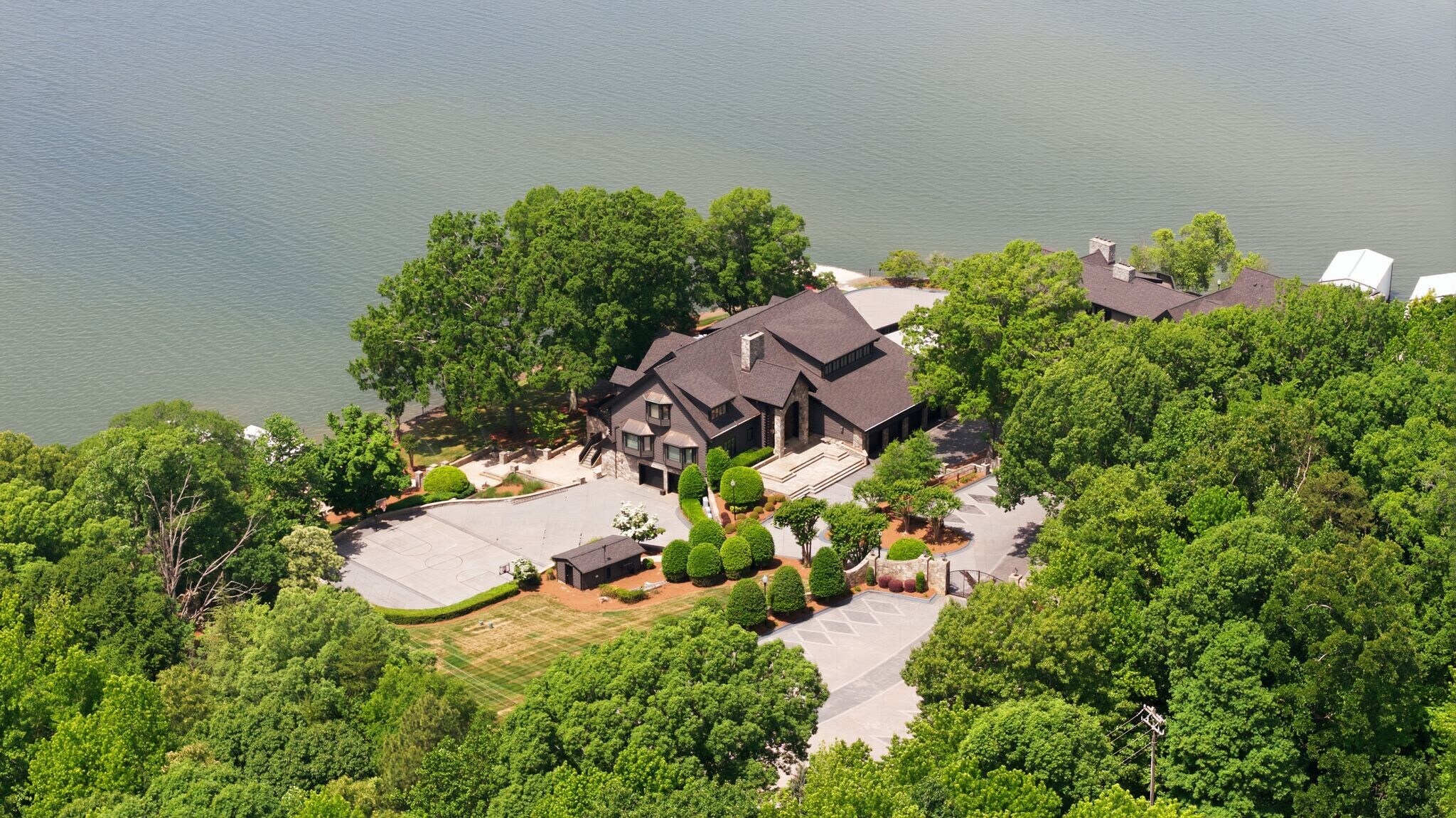 9715 Nine Eagles Ln, Charlotte, NC à vendre Photo de l’immeuble– Image 1 sur 101